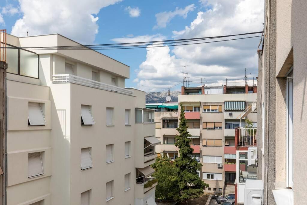Banana Youth Apartma *