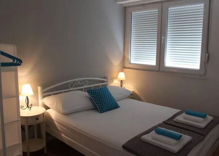 Banana Split Youth Apartment